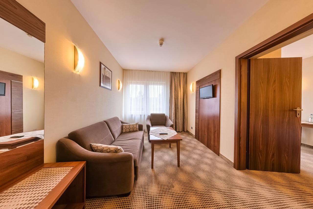 Hotel Ostaniec Kroczyce Kültér fotó